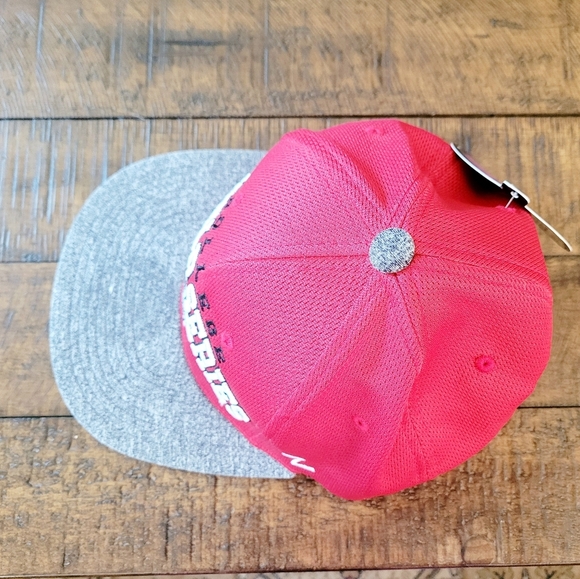 NEW COLLEGE WORLD SERIES Omaha Ball Cap Hat Embroidered With Teams Size M/L NCAA - Picture 6 of 13